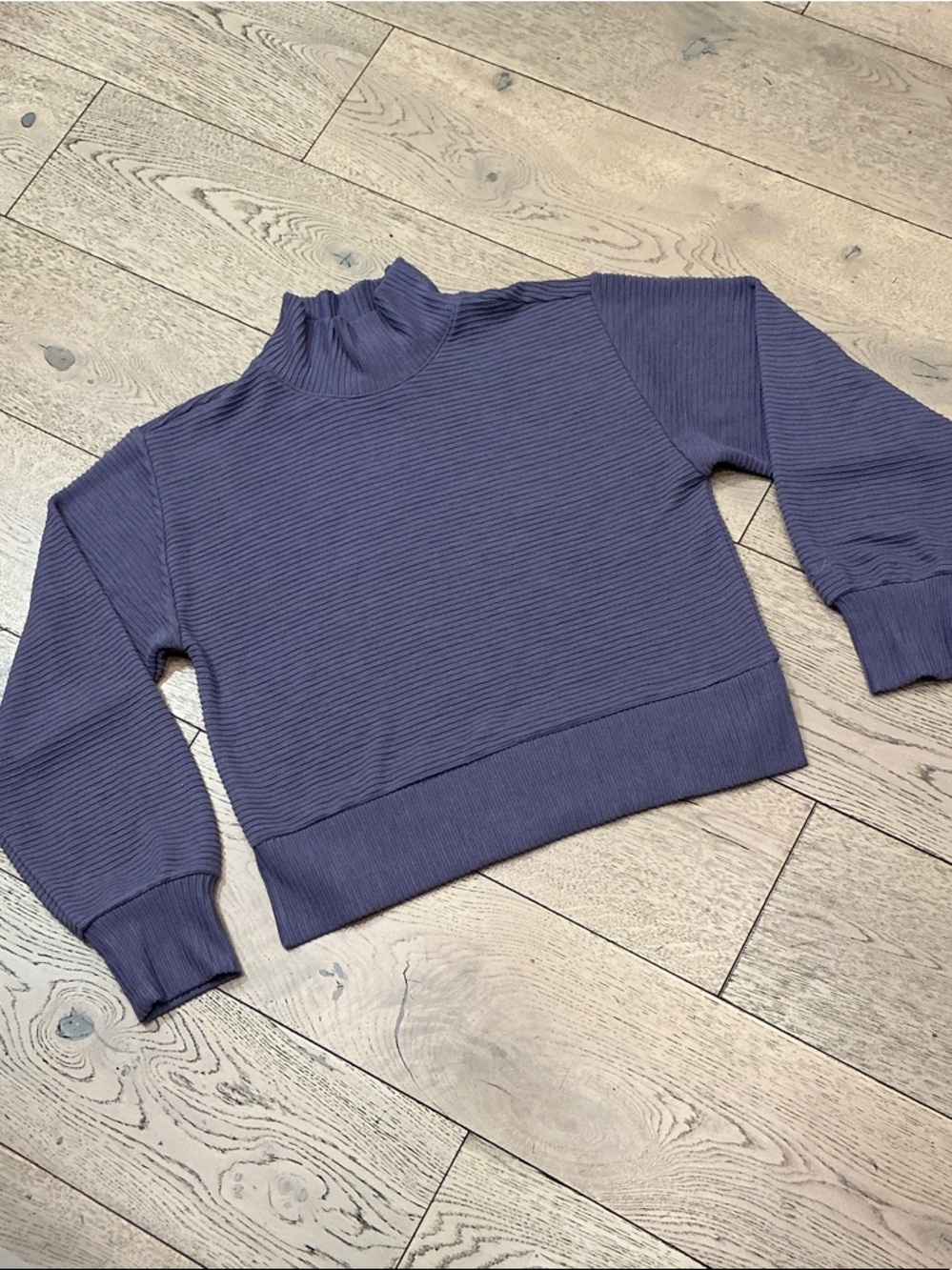 Woman’s CALIA lavender turtleneck pullover. Size XS. So soft. Like new!